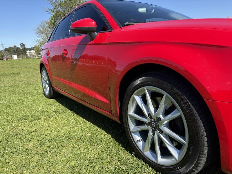 AUDI - A3 - 2014/2015 - Vermelha - R$ 90.000,00