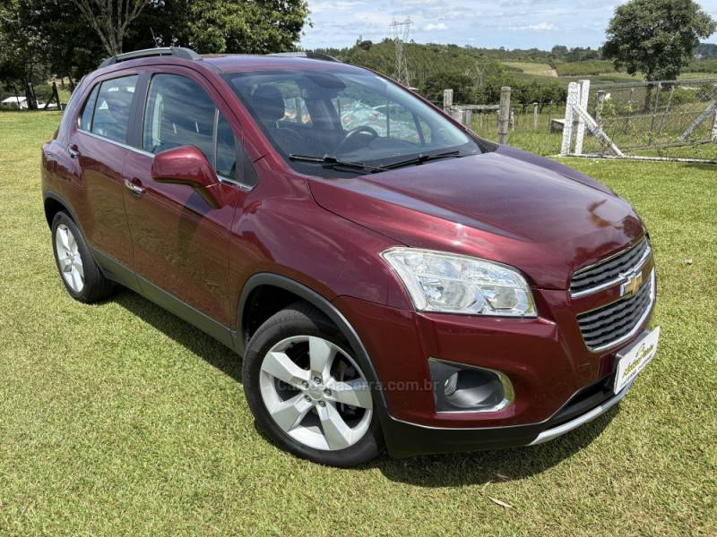 CHEVROLET - TRACKER - 2013/2014 - Vermelha - R$ 71.900,00