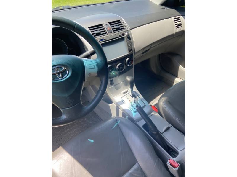 TOYOTA - COROLLA - 2013/2014 - Cinza - R$ 68.000,00