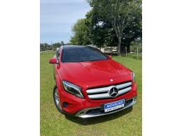 MERCEDES-BENZ - GLA 200 - 2015/2016 - Vermelha - R$ 149.000,00