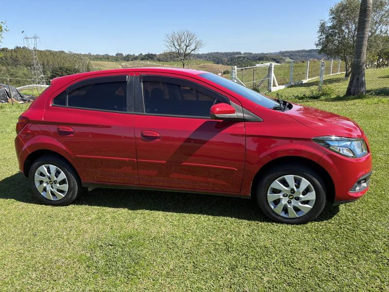 CHEVROLET - ONIX - 2015/2015 - Vermelha - R$ 49.500,00