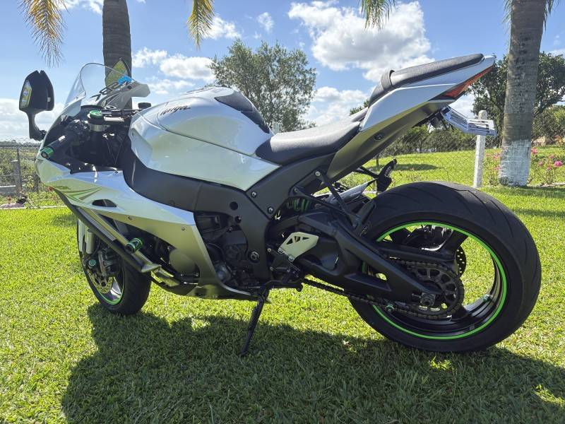 KAWASAKI - NINJA ZX-10R - 2019/2019 - Branca - R$ 68.000,00