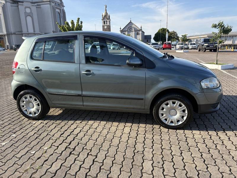VOLKSWAGEN - FOX - 2009/2010 - Cinza - R$ 33.500,00