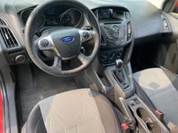 FORD - FOCUS - 2013/2014 - Vermelha - R$ 62.000,00