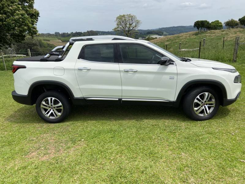 FIAT - TORO - 2017/2017 - Branca - R$ 95.000,00