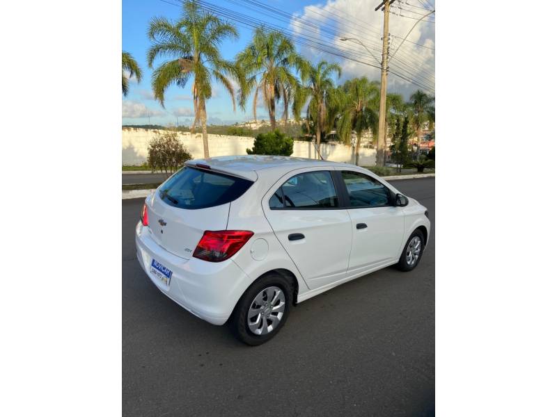 CHEVROLET - ONIX - 2019/2019 - Branca - R$ 54.000,00