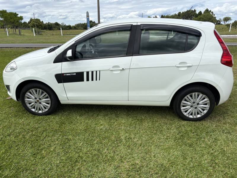 FIAT - PALIO - 2013/2014 - Branca - R$ 35.000,00