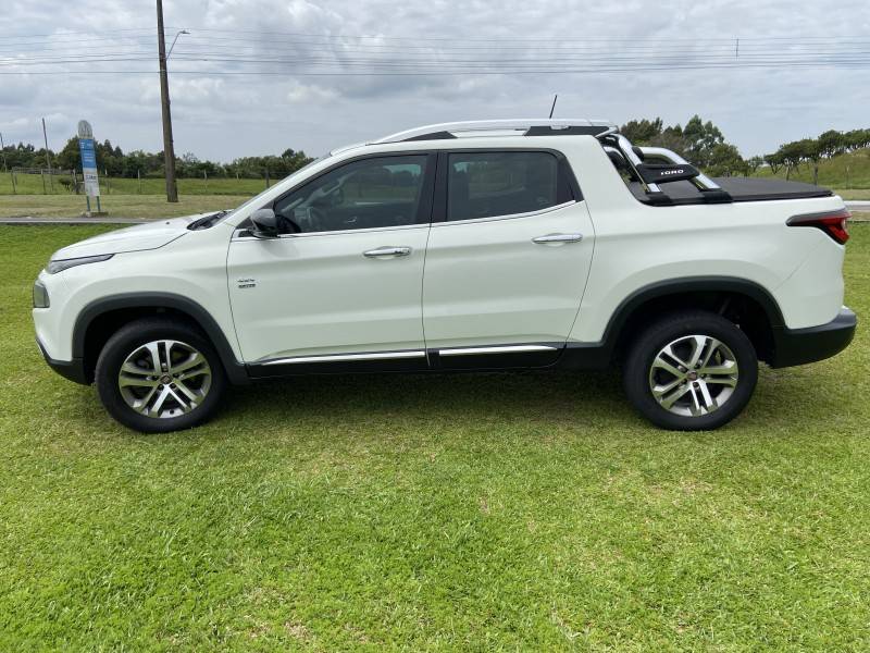 FIAT - TORO - 2017/2017 - Branca - R$ 95.000,00