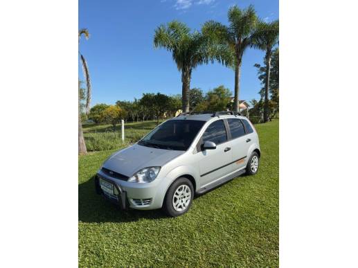 FORD - FIESTA - 2006/2007 - Prata - R$ 25.000,00