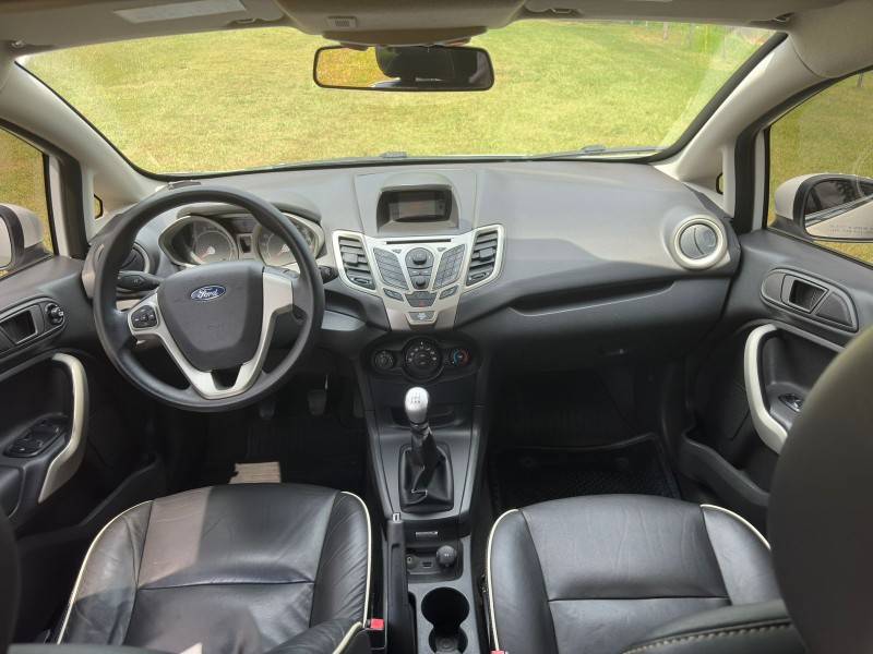 FORD - FIESTA - 2012/2012 - Branca - R$ 41.000,00