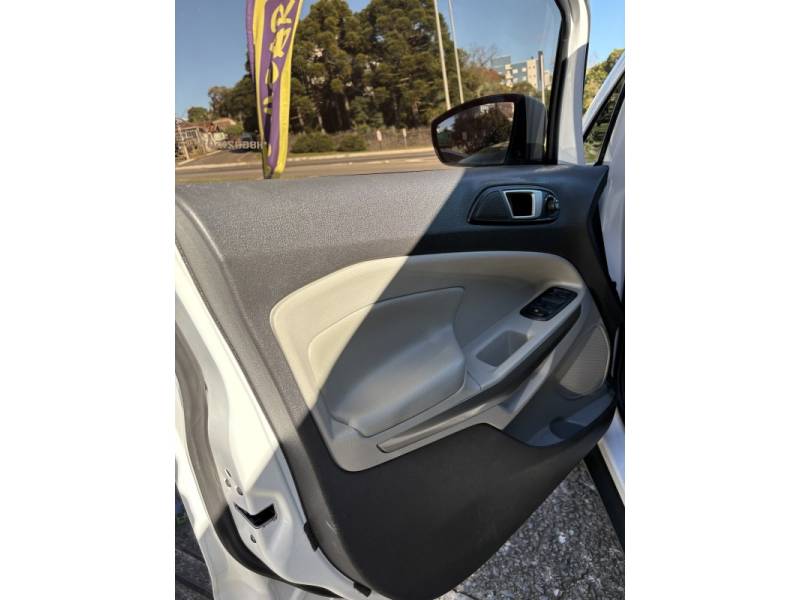 FORD - ECOSPORT - 2016/2017 - Branca - R$ 63.000,00