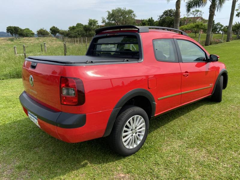 VOLKSWAGEN - SAVEIRO - 2015/2016 - Vermelha - R$ 67.000,00