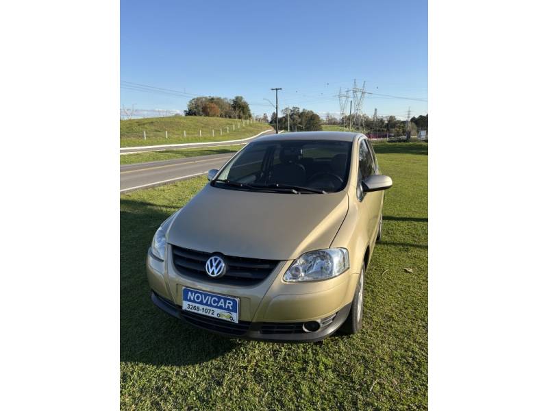 VOLKSWAGEN - FOX - 2004/2004 - Bege - R$ 24.000,00