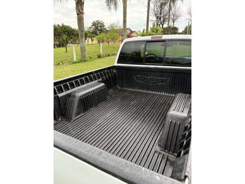 CHEVROLET - S10 - 1996/1996 - Branca - R$ 35.000,00