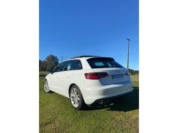 AUDI - A3 - 2013/2014 - Branca - R$ 89.000,00