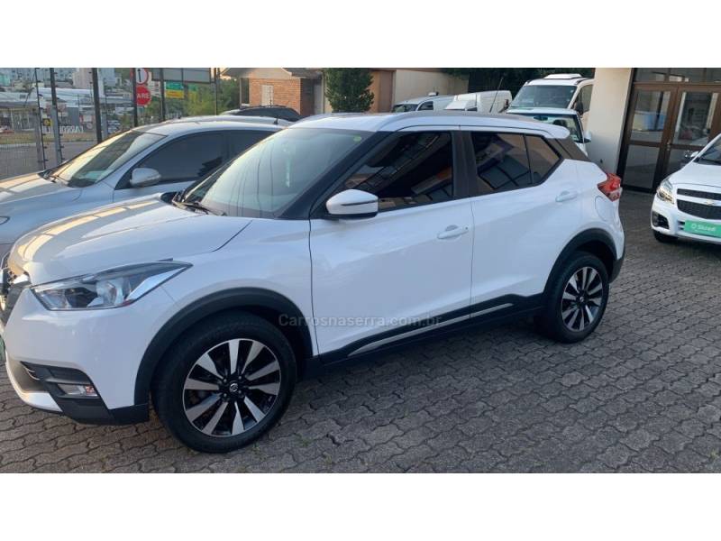 NISSAN - KICKS - 2018/2019 - Branca - R$ 75.000,00