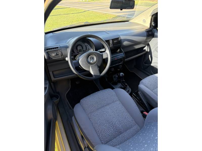 VOLKSWAGEN - FOX - 2004/2004 - Bege - R$ 24.000,00
