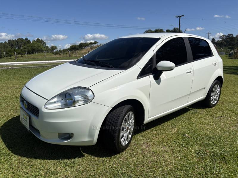 FIAT - PUNTO - 2010/2011 - Branca - R$ 35.000,00