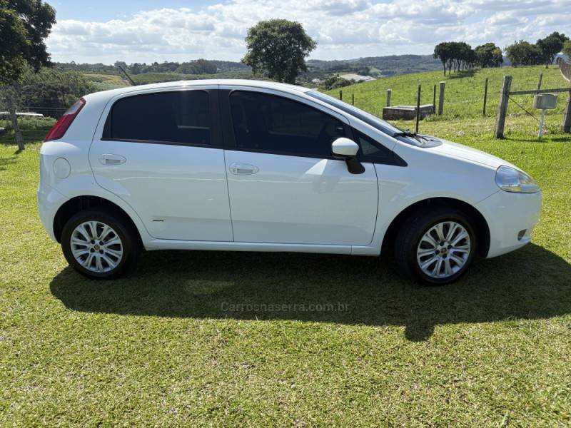 FIAT - PUNTO - 2010/2011 - Branca - R$ 35.000,00