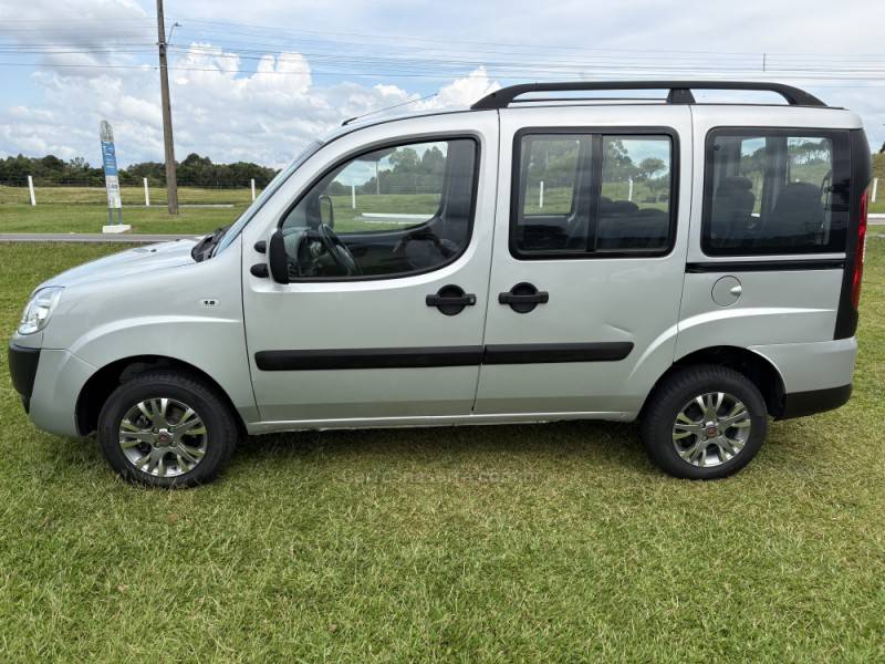 FIAT - DOBLÓ - 2011/2012 - Prata - R$ 50.000,00