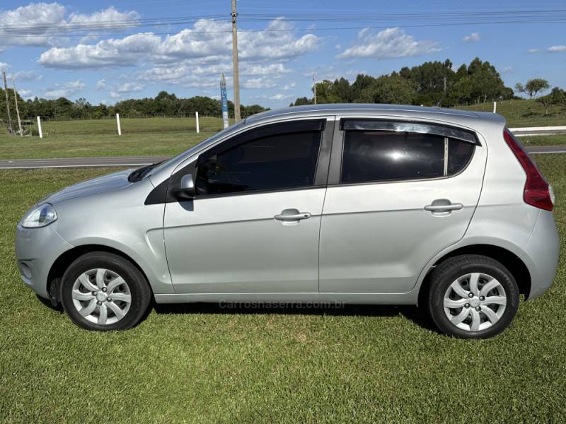 FIAT - PALIO - 2016/2017 - Prata - R$ 45.000,00