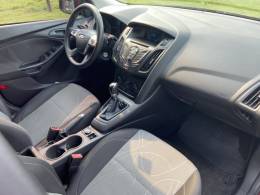 FORD - FOCUS - 2013/2014 - Vermelha - R$ 62.000,00