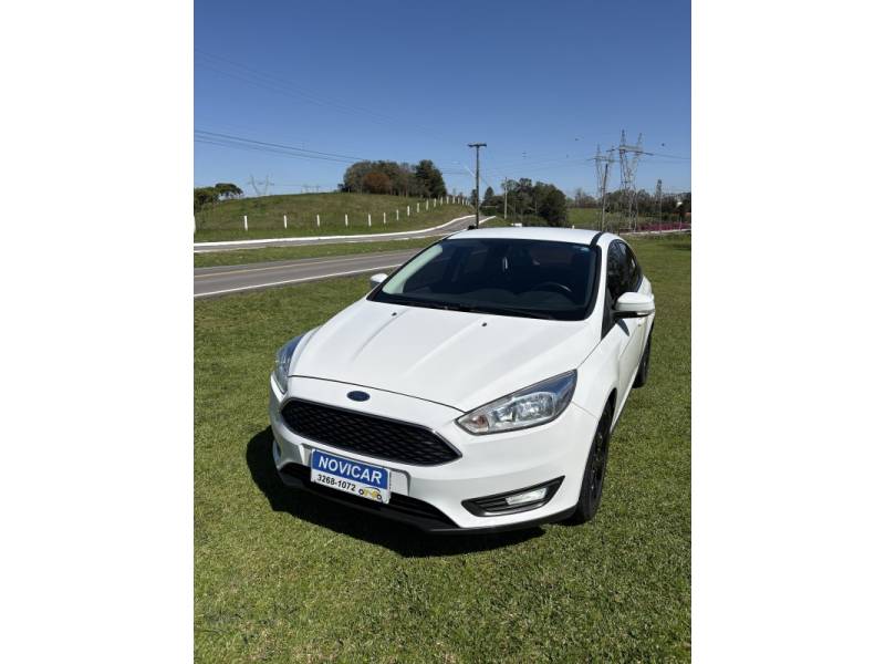 FORD - FOCUS - 2018/2019 - Branca - R$ 65.500,00