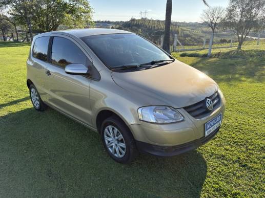 VOLKSWAGEN - FOX - 2004/2004 - Bege - R$ 24.000,00