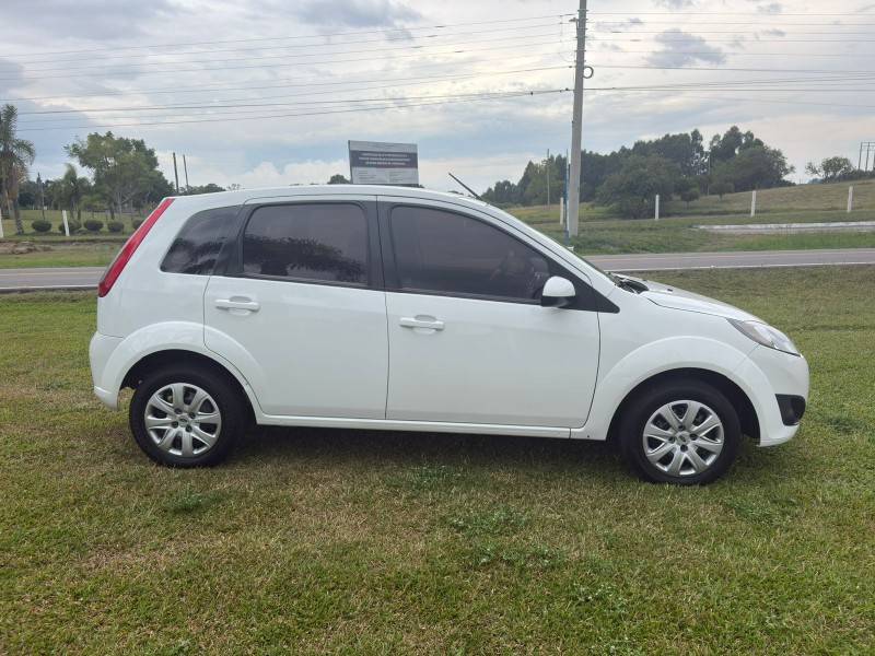 FORD - FIESTA - 2014/2014 - Prata - R$ 39.900,00