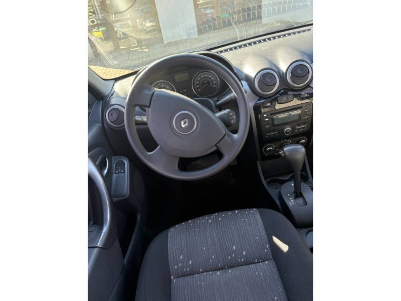 RENAULT - LOGAN - 2013/2013 - Prata - R$ 33.000,00