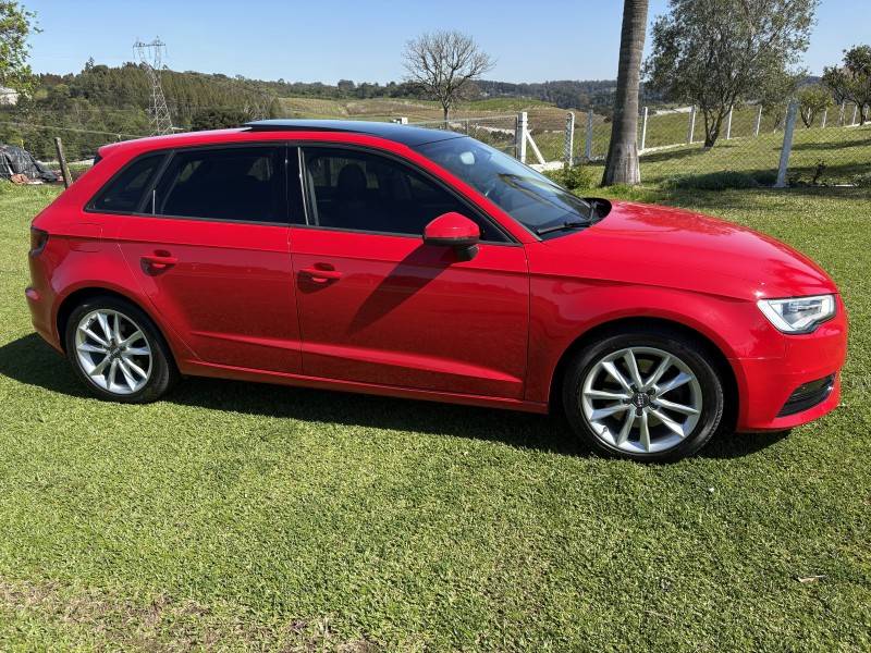 AUDI - A3 - 2014/2015 - Vermelha - R$ 90.000,00