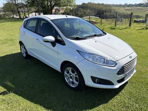 FORD - FIESTA - 2014/2015 - Branca - R$ 49.000,00