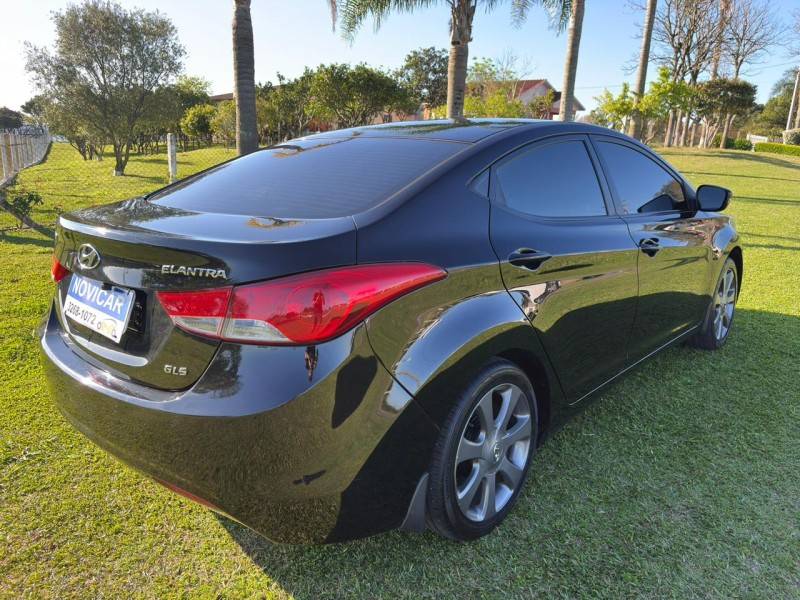 HYUNDAI - ELANTRA - 2011/2012 - Preta - R$ 58.000,00