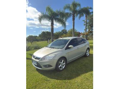 FORD - FOCUS - 2010/2011 - Prata - R$ 44.900,00
