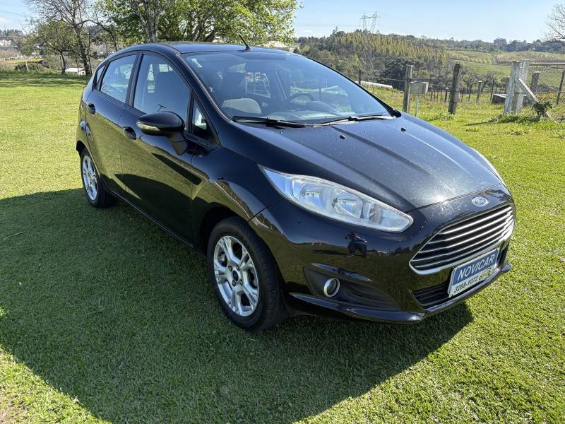 FORD - FIESTA - 2014/2014 - Preta - R$ 46.000,00