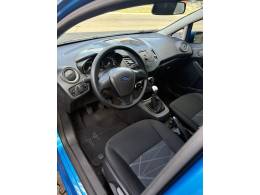FORD - FIESTA - 2015/2016 - Azul - R$ 52.500,00