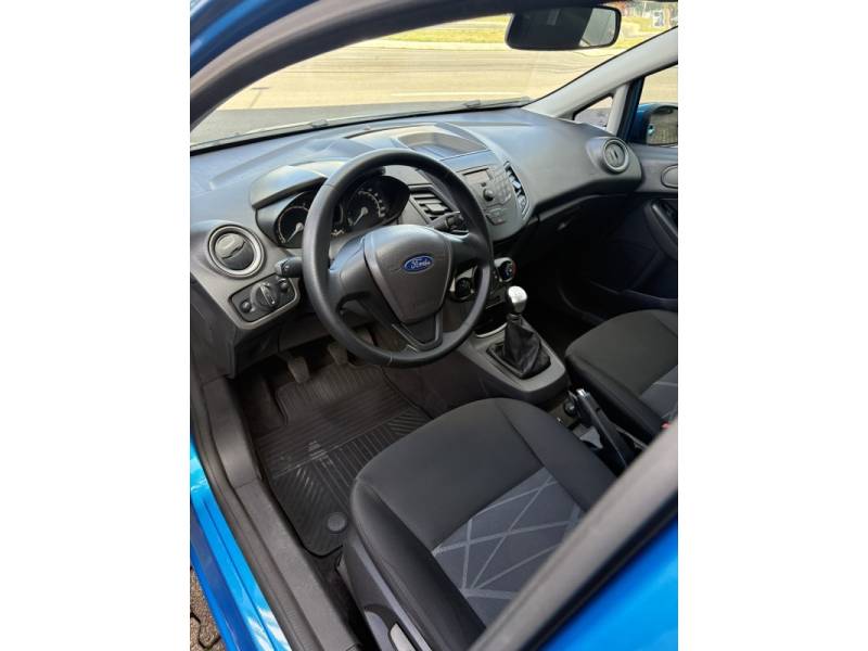 FORD - FIESTA - 2015/2016 - Azul - R$ 52.500,00
