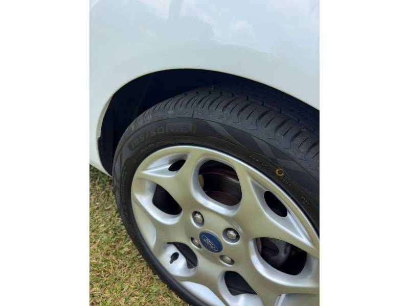 FORD - FIESTA - 2012/2012 - Branca - R$ 41.000,00