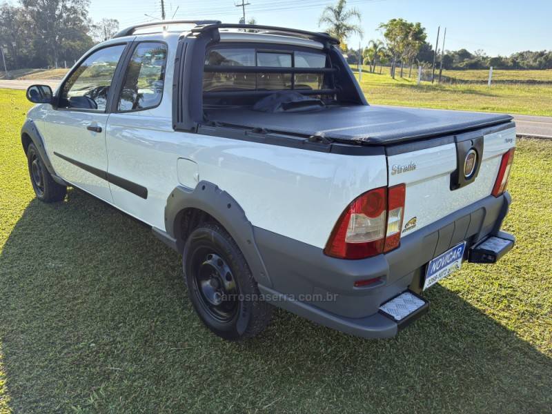 FIAT - STRADA - 2012/2012 - Branca - R$ 50.000,00