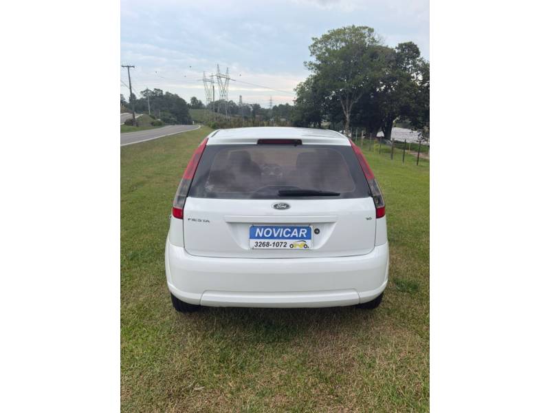 FORD - FIESTA - 2014/2014 - Prata - R$ 39.900,00