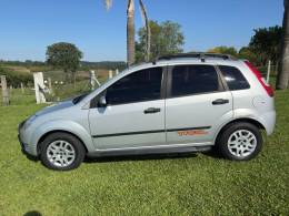 FORD - FIESTA - 2006/2007 - Prata - R$ 25.000,00