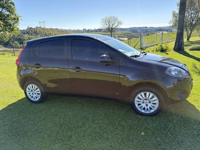 FIAT - PALIO - 2012/2013 - Preta - R$ 33.000,00