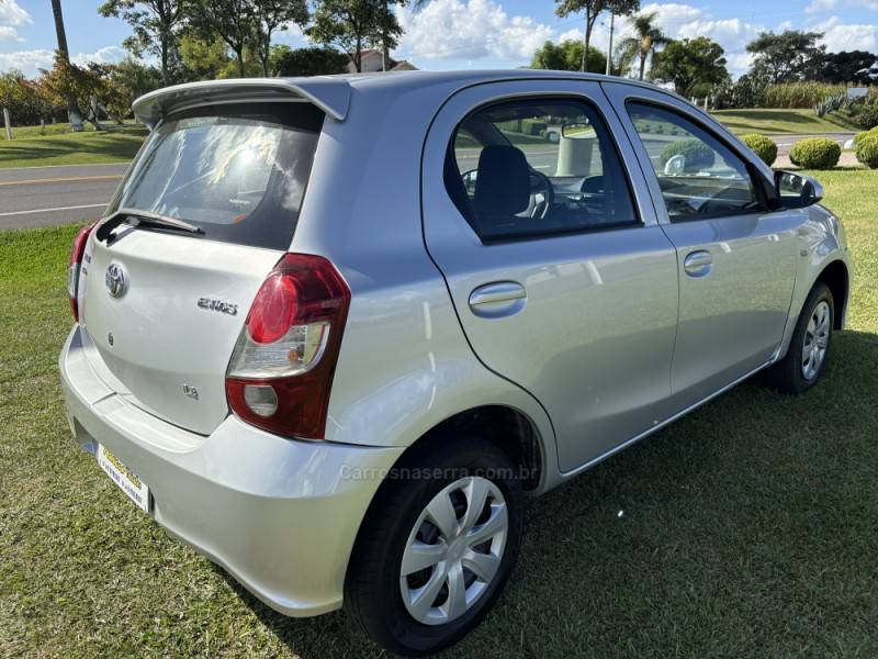 TOYOTA - ETIOS - 2019/2020 - Prata - R$ 59.900,00