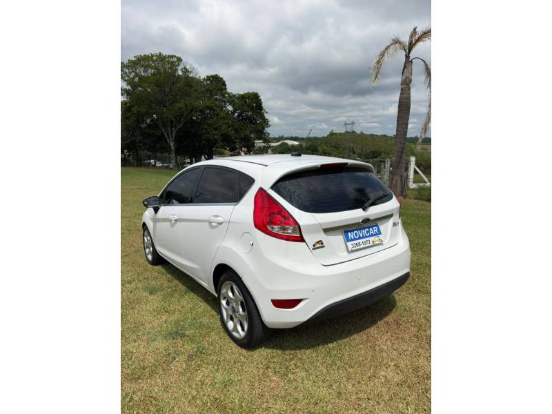 FORD - FIESTA - 2012/2012 - Branca - R$ 41.000,00