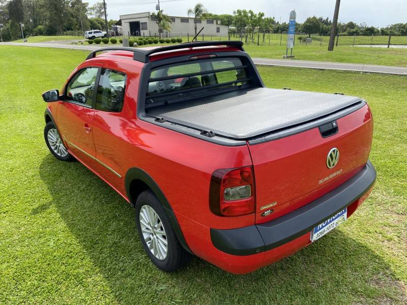 VOLKSWAGEN - SAVEIRO - 2015/2016 - Vermelha - R$ 67.000,00