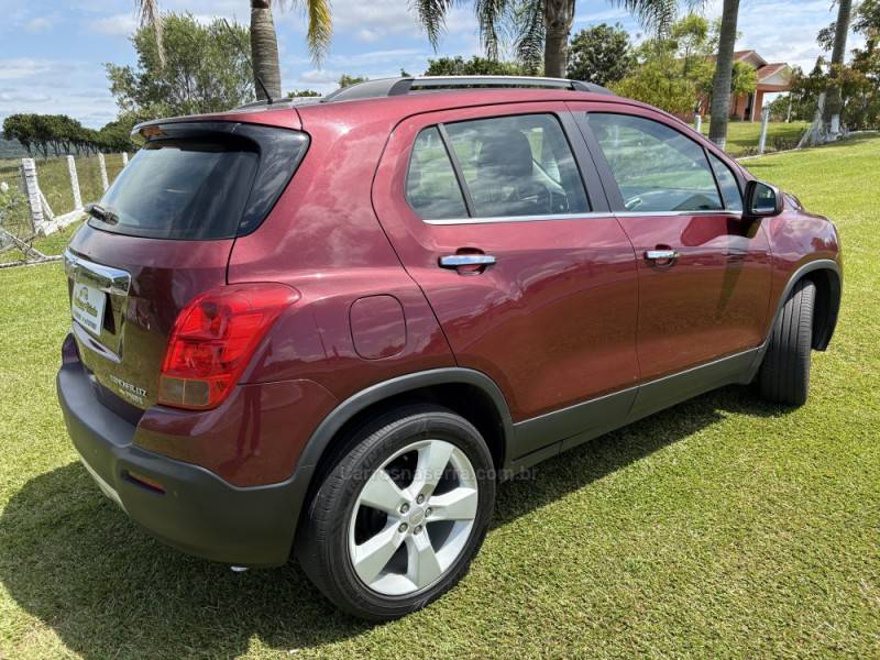 CHEVROLET - TRACKER - 2013/2014 - Vermelha - R$ 71.900,00