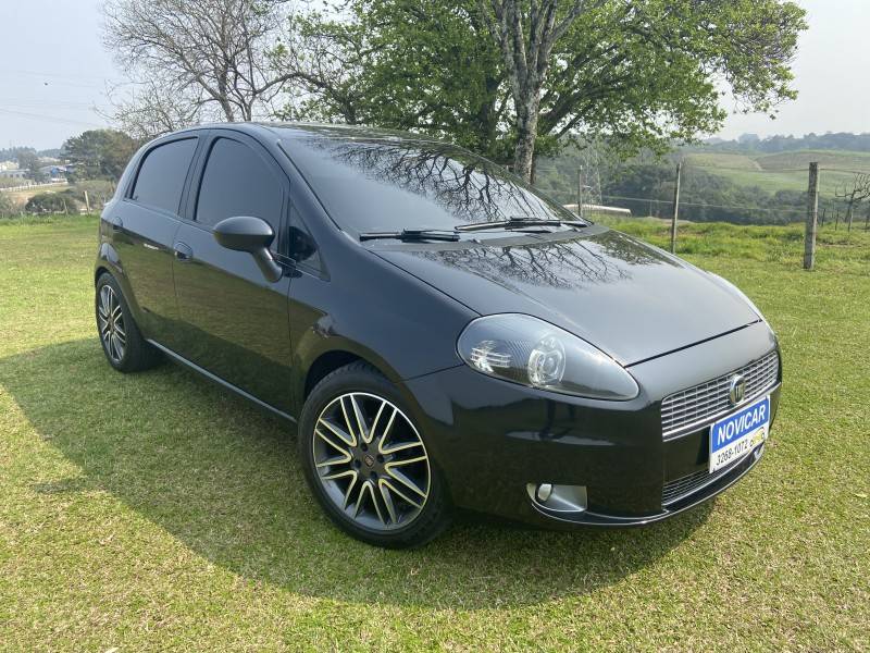 FIAT - PUNTO - 2008/2009 - Preta - R$ 33.000,00