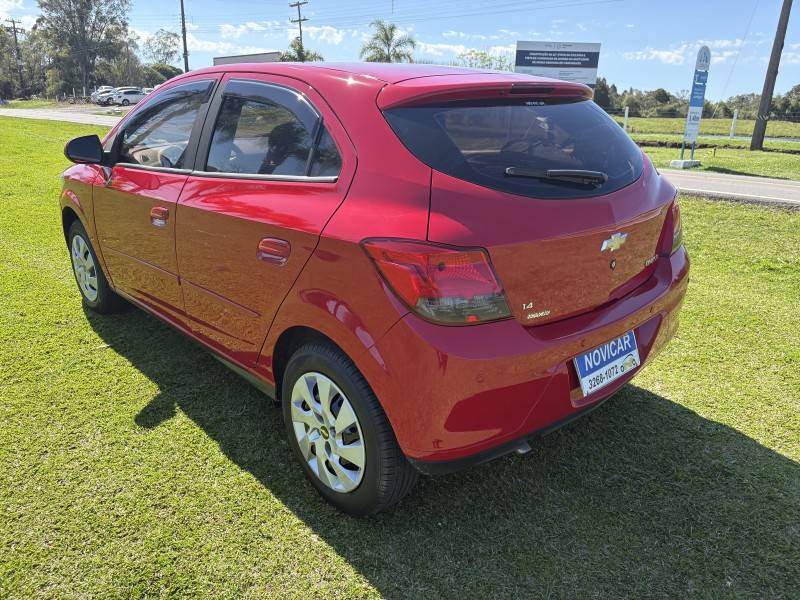 CHEVROLET - ONIX - 2015/2015 - Vermelha - R$ 49.500,00
