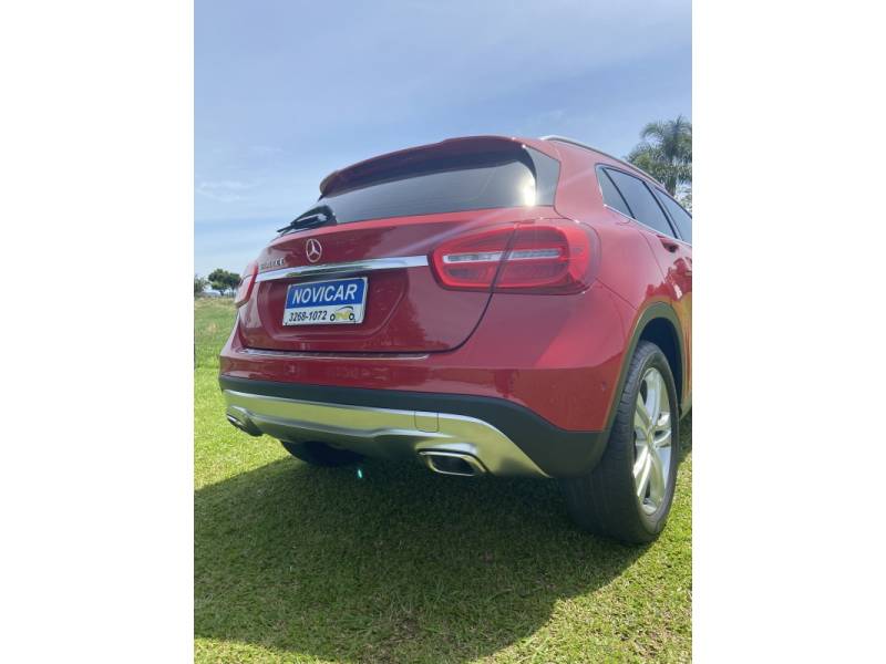 MERCEDES-BENZ - GLA 200 - 2015/2016 - Vermelha - R$ 149.000,00