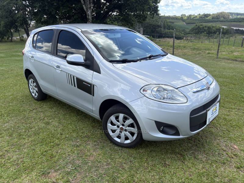 FIAT - PALIO - 2013/2014 - Prata - R$ 38.500,00